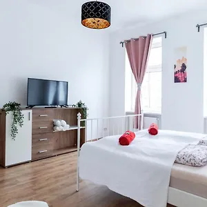  Apartment Brand New Märzstraße
